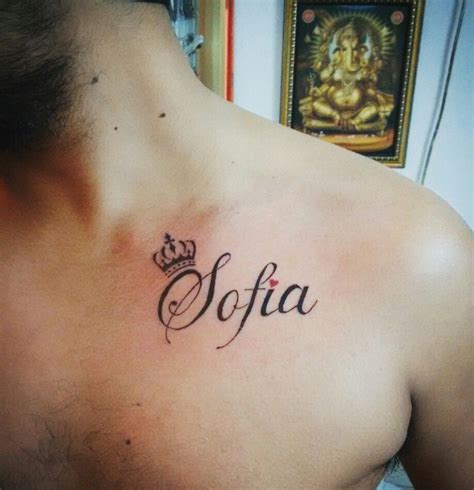 tatuajes en el pecho nombre|Tatuajes de nombres: ideas y significado